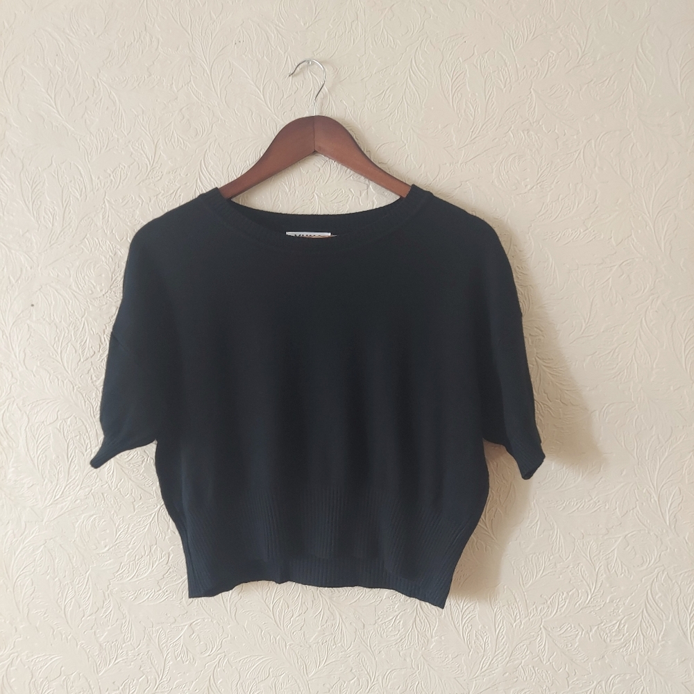 YUNA black short sleeve sweater size medium